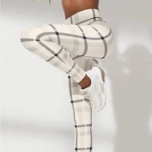 NWOT ALO Yoga Airlift High Waisted Magnified Plaid Leggings.